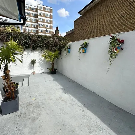 Stylish Garden-Level Flat In Chiswick Appartement